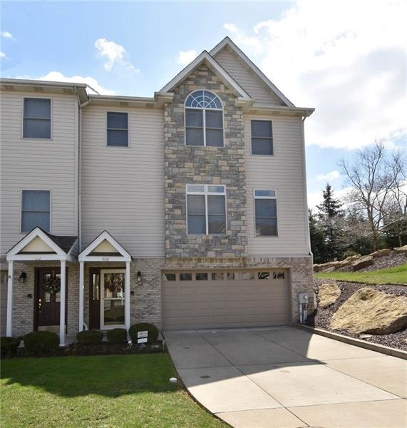 Curb appeal! Long driveway, end unit, perfect  con