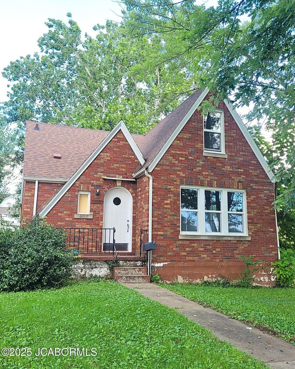 1403 E Mccarty St, Jefferson City, MO 65101 - photo 1