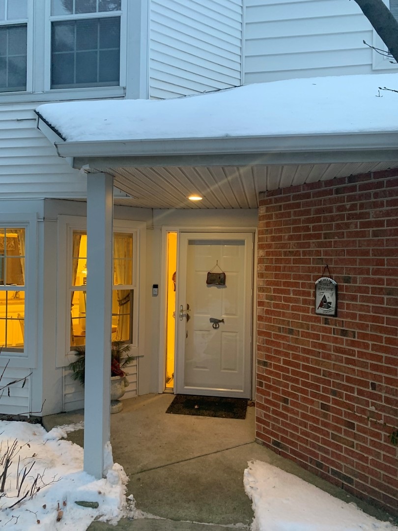 113 Pembroke Cir, Lake Bluff, IL 60044 - photo 1