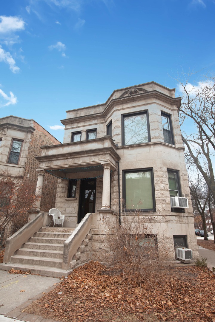 1300 W Newport Ave, Chicago, IL 60657 - photo 1