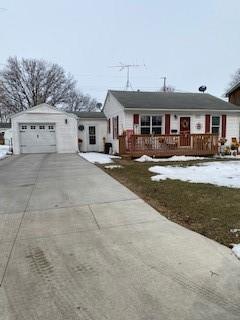 307 E 22nd St S, Newton, IA 50208 - photo 1