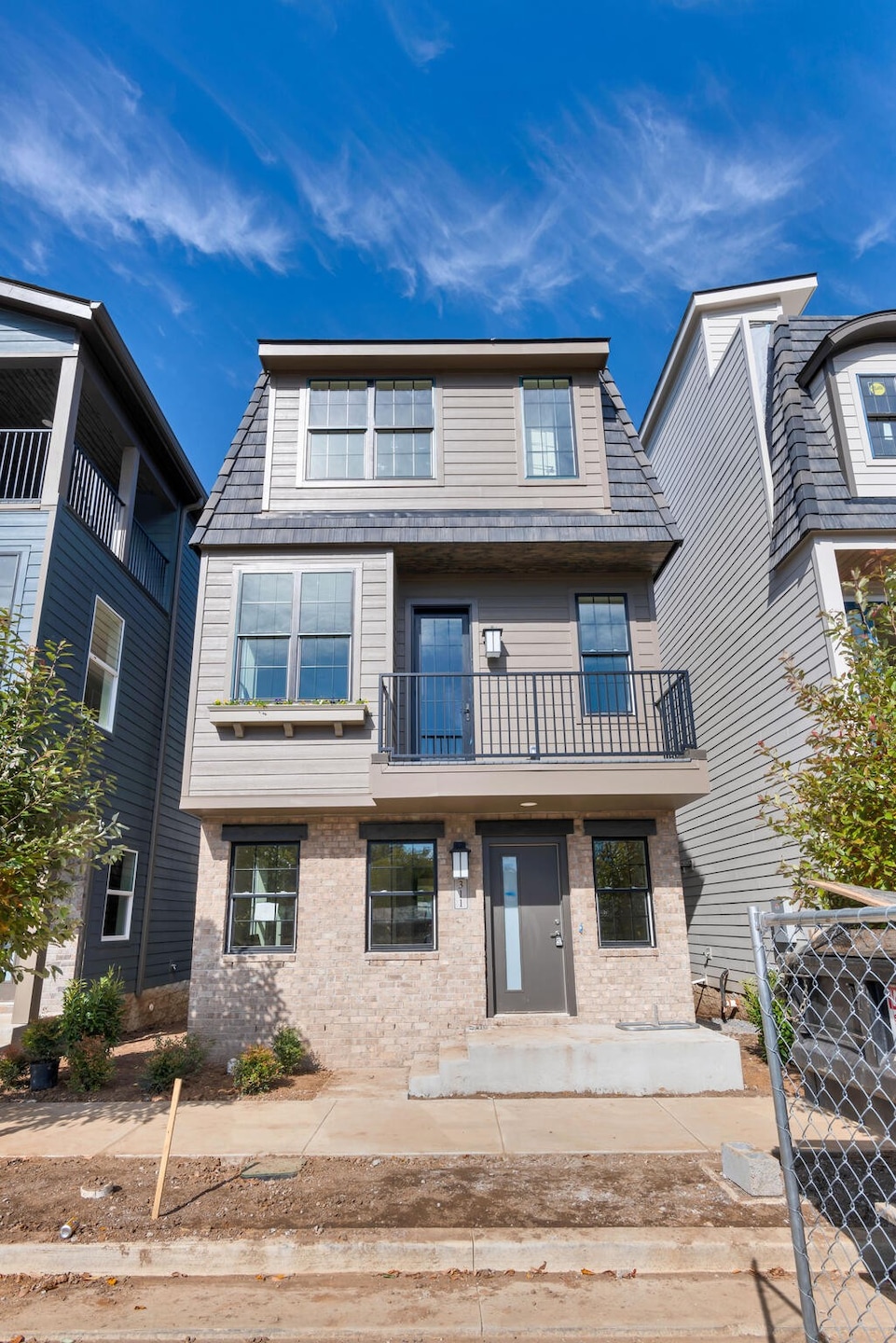 Pending $750,000 • Co-Listing Agent