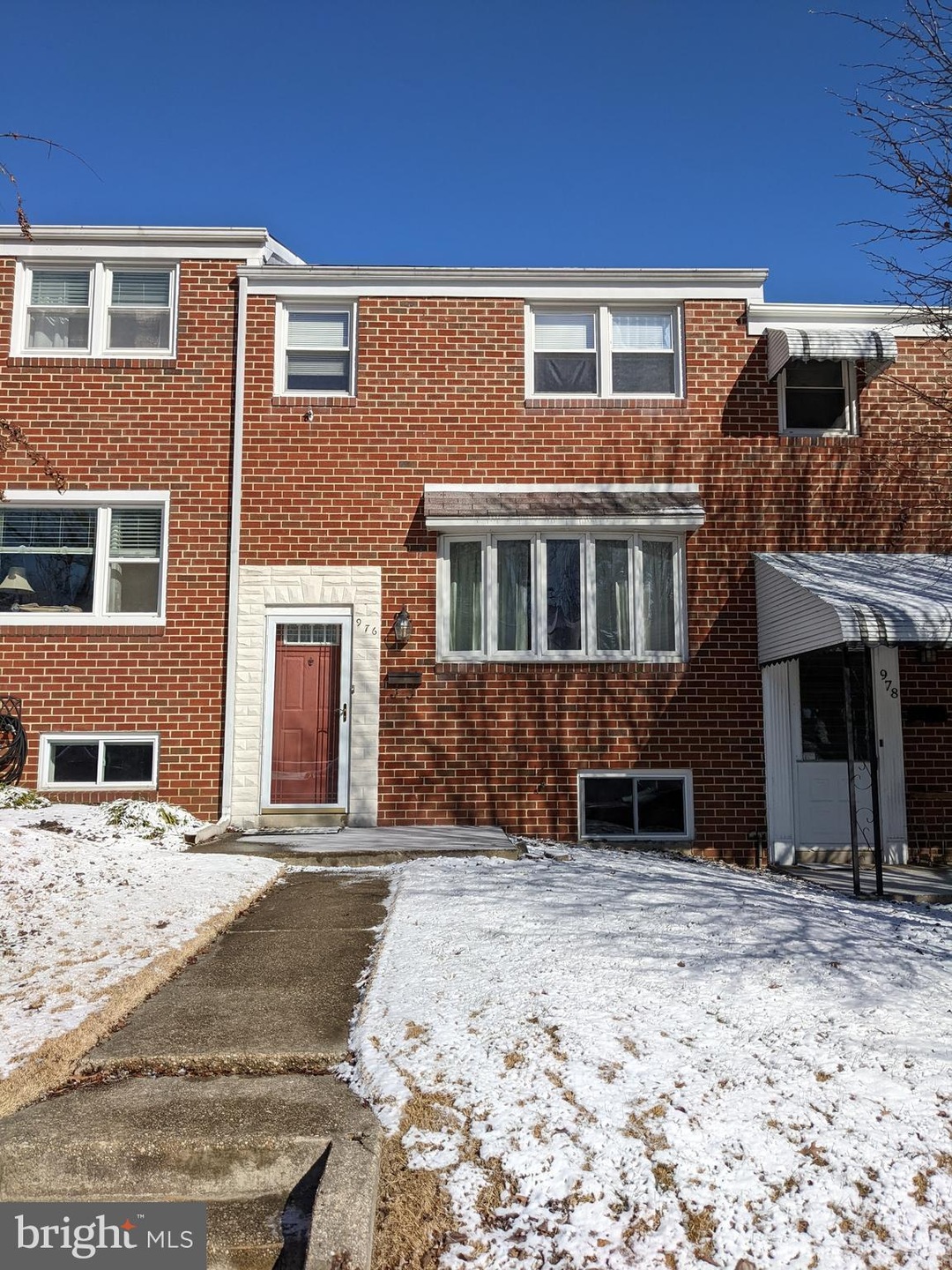 976 Circle Dr, Halethorpe, MD 21227 - photo 1