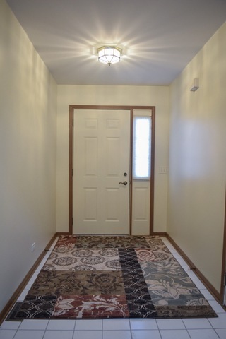 978 Viewpoint Dr, Lake In the Hills, IL 60156 - photo 1