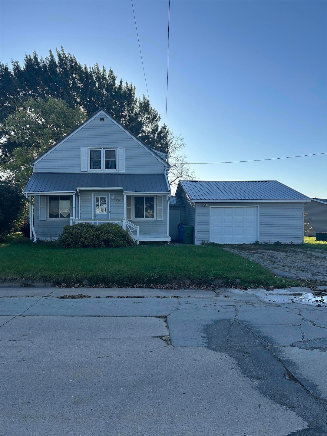 309 Vernon Rd, Cresco, IA 52136 - photo 1