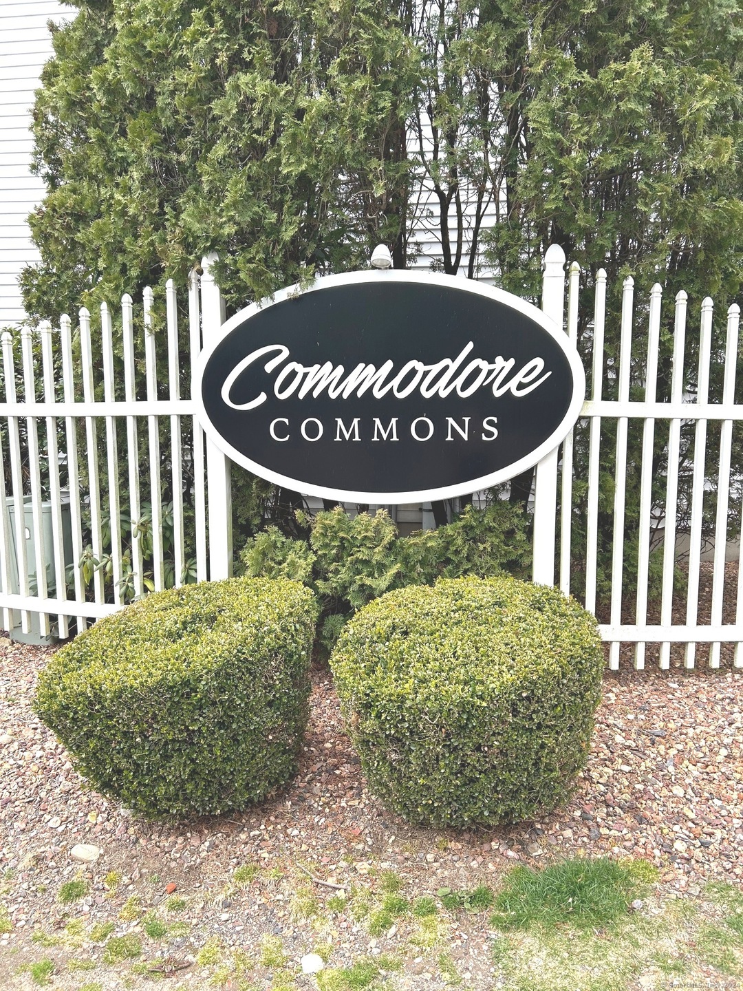 Welcome to Commodore Commons in Derby, Ct. Conenie