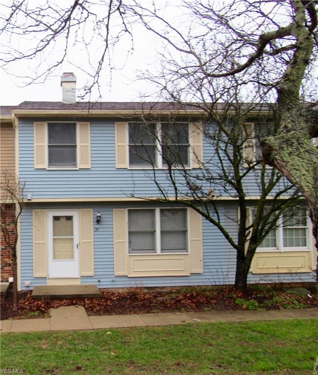 Welcome to 39 Quaker Ridge Dr - this condo is loca