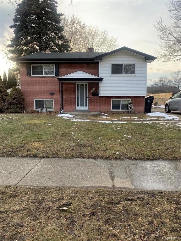 30611 Bluehill St, Roseville, MI 48066 - photo 1