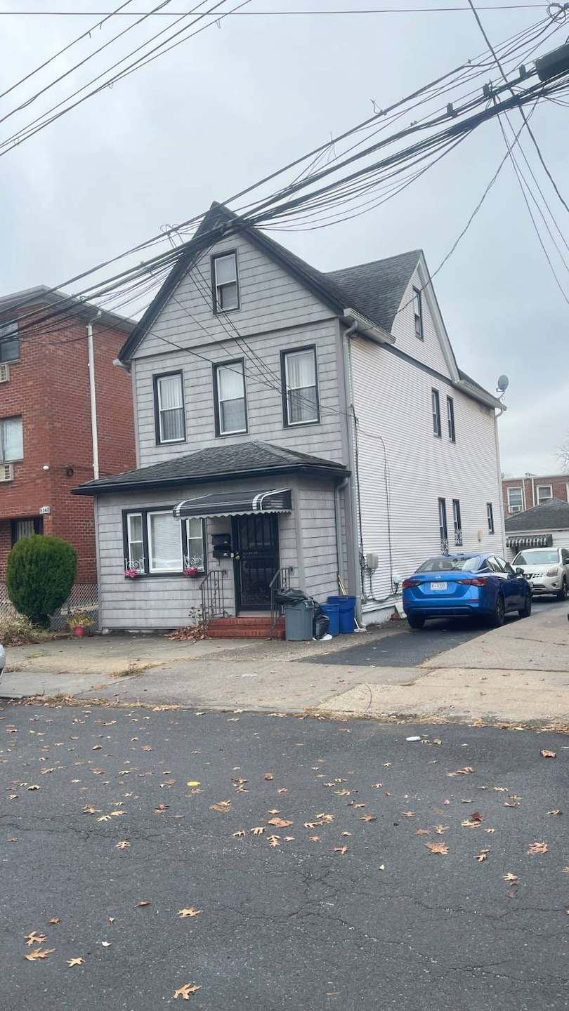 61-38 167th St, Flushing, NY 11365 - photo 1