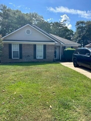 View of front facade with a front yard
