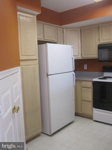 1334 Garden Wall Cir unit F, Reston, VA 20194 - photo 1