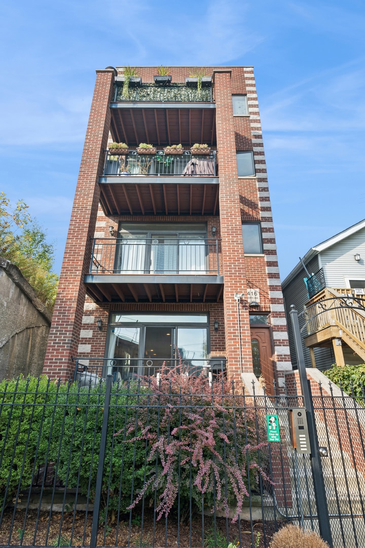 416 N Ada St unit 1, Chicago, IL 60642 - photo 1