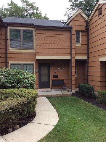 111 Treetop Cir unit 111, Nanuet, NY 10954 - photo 1