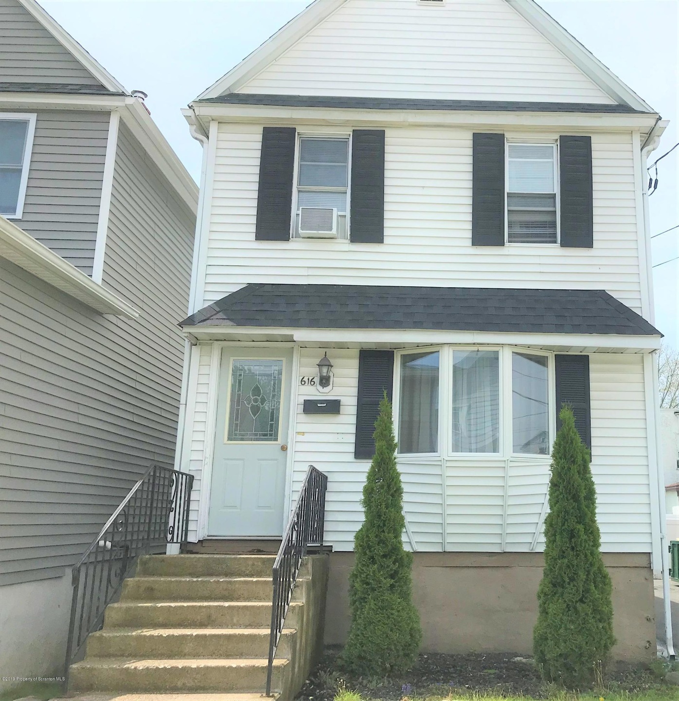 616 Throop St, Dunmore, PA 18512 - photo 1