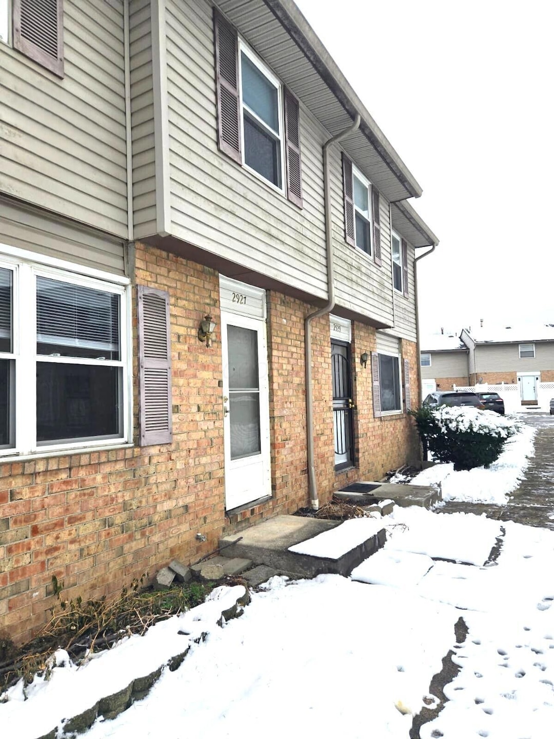 2927 Poolside Dr unit 10, Columbus, OH 43224 - photo 1