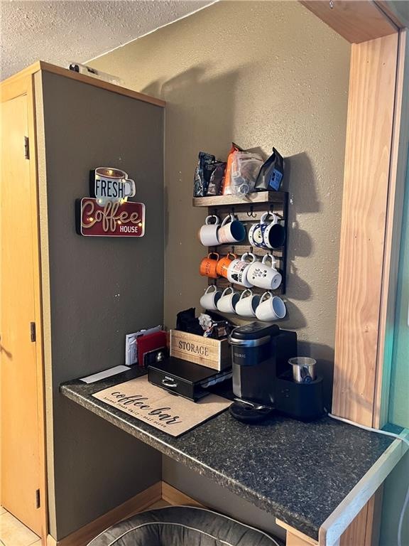 3425 S Union St, Des Moines, IA 50315 - photo 1