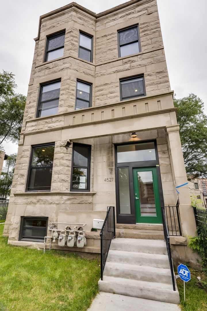 4527 S Evans Ave unit 2, Chicago, IL 60653 - photo 1