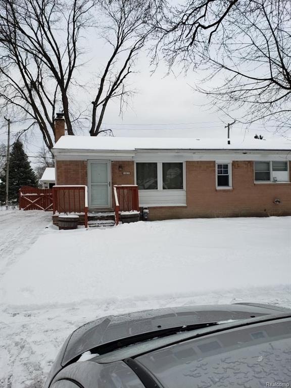 Front porch w/railing*