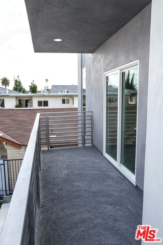 4632 W 18th St unit 1/2, Los Angeles, CA 90019 - photo 1