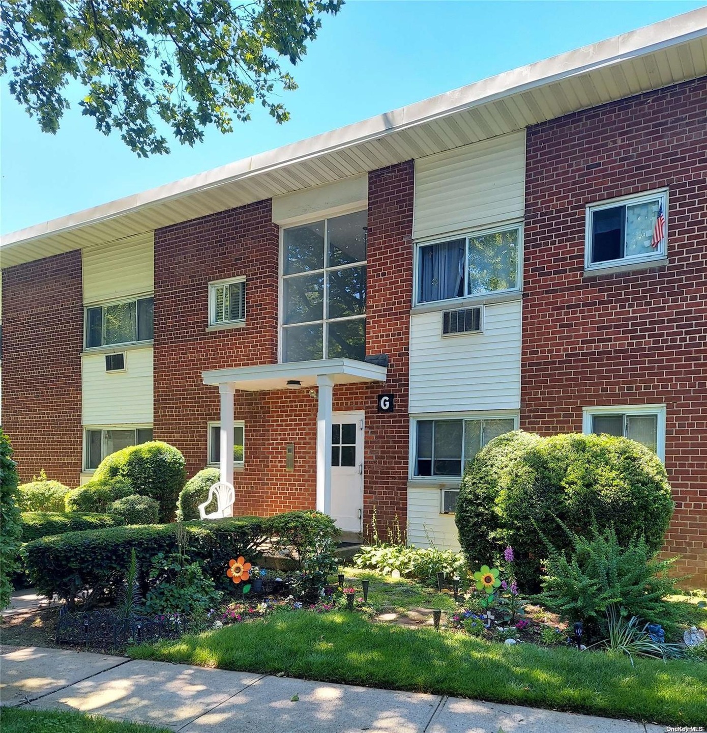 125 Hempstead Gardens Dr unit G2D, W. Hempstead, NY 11552 - photo 1