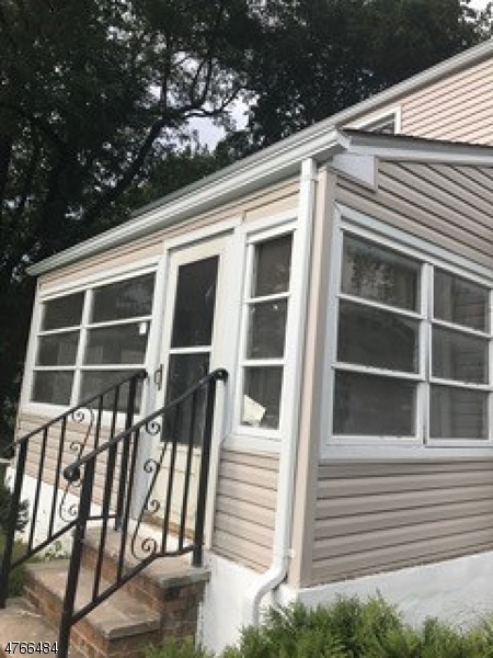 211 Hillcrest Ave, Plainfield, NJ 07062 - photo 1