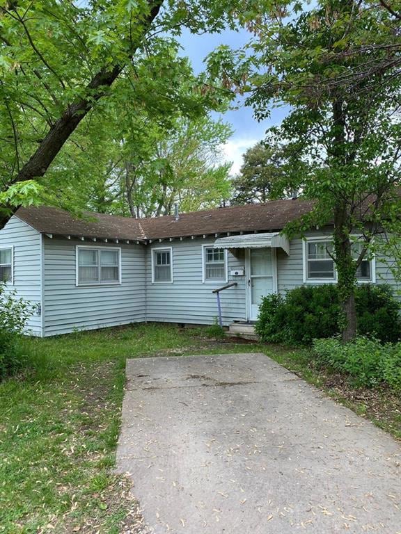 716 N 29th St, Parsons, KS 67357 - photo 1