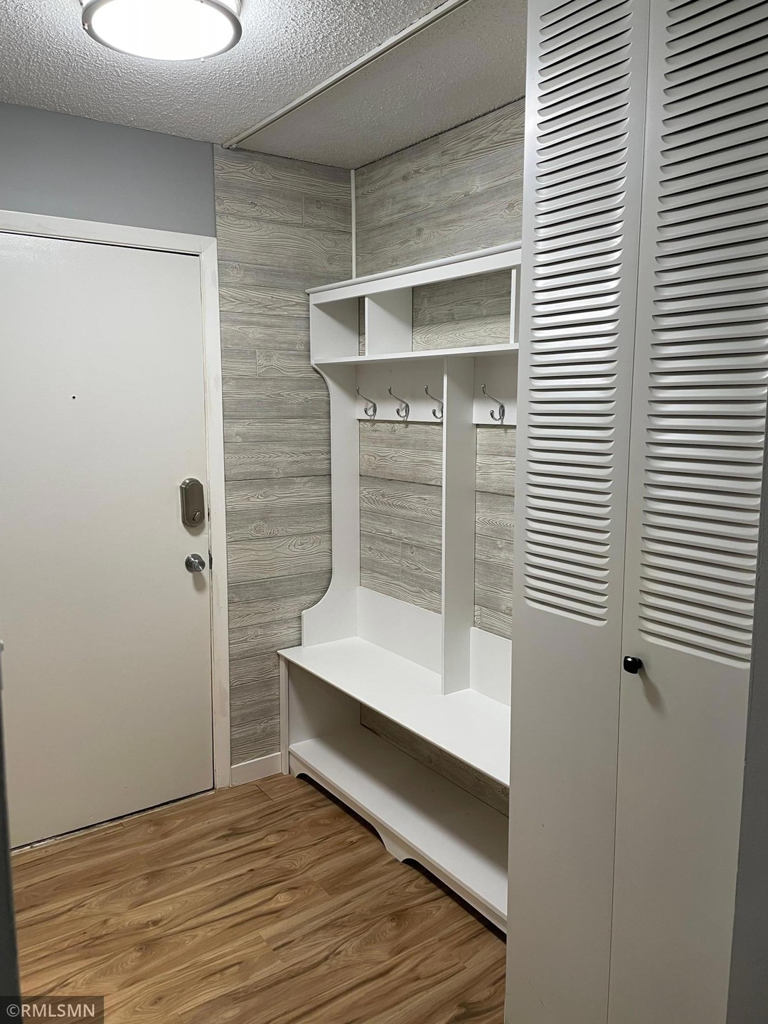 2800 Hillsboro Ave N unit 105, New Hope, MN 55427 - photo 1