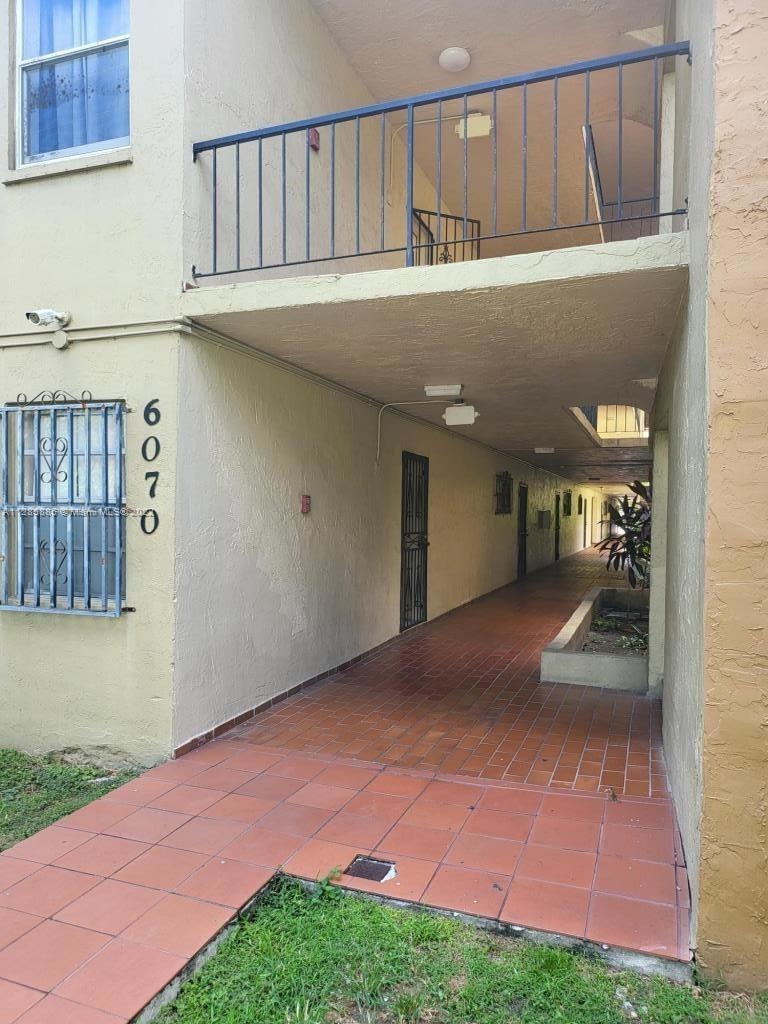 6070 W 18th Ave unit 107, Hialeah, FL 33012 - photo 1