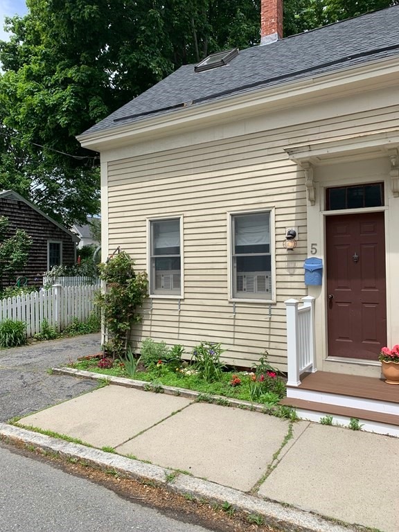 5 Chestnut St, Newburyport, MA 01950 - photo 1