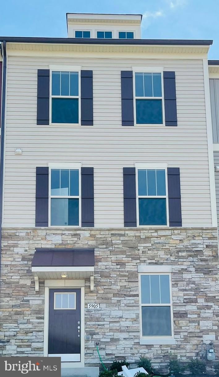 5905 Garden Walk Dr, Frederick, MD 21703 - photo 1