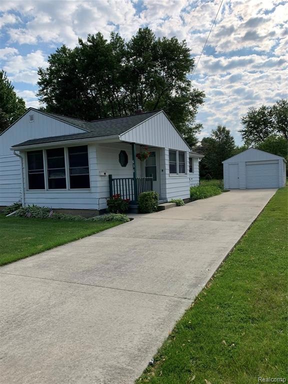 636 N Lapeer St, Davison, MI 48423 - photo 1