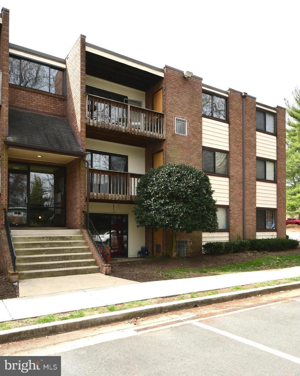 10725 West Dr unit 102, Fairfax, VA 22030 - photo 1