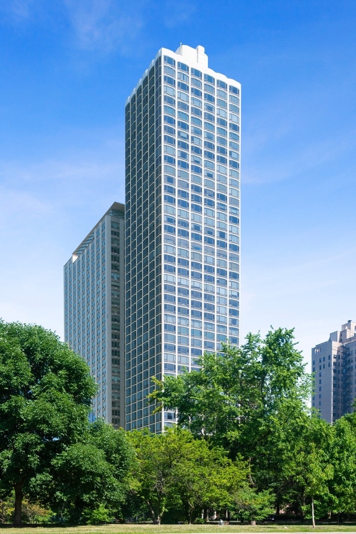 1555 N Astor St unit 28W, Chicago, IL 60610 - photo 1