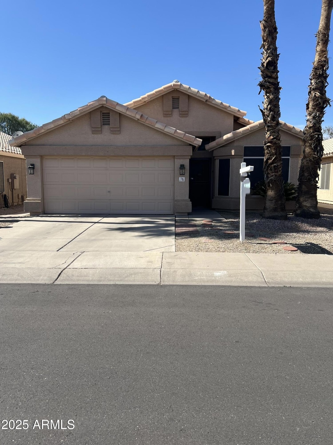 716 E Gary Dr, Chandler, AZ 85225 - photo 1