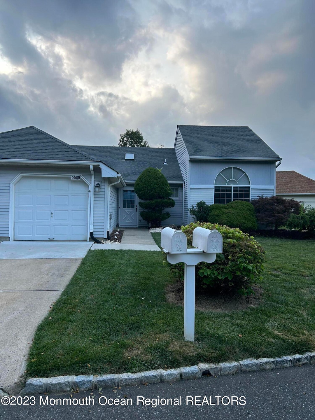 660B Azalea Plaza unit B, Monroe Township, NJ 08831 - photo 1