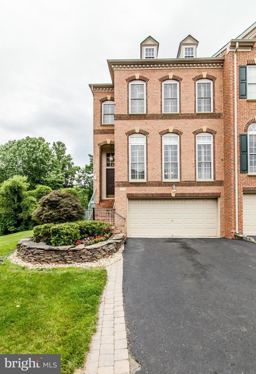 12404 Meadow Field Dr, Fairfax, VA 22033 - photo 1