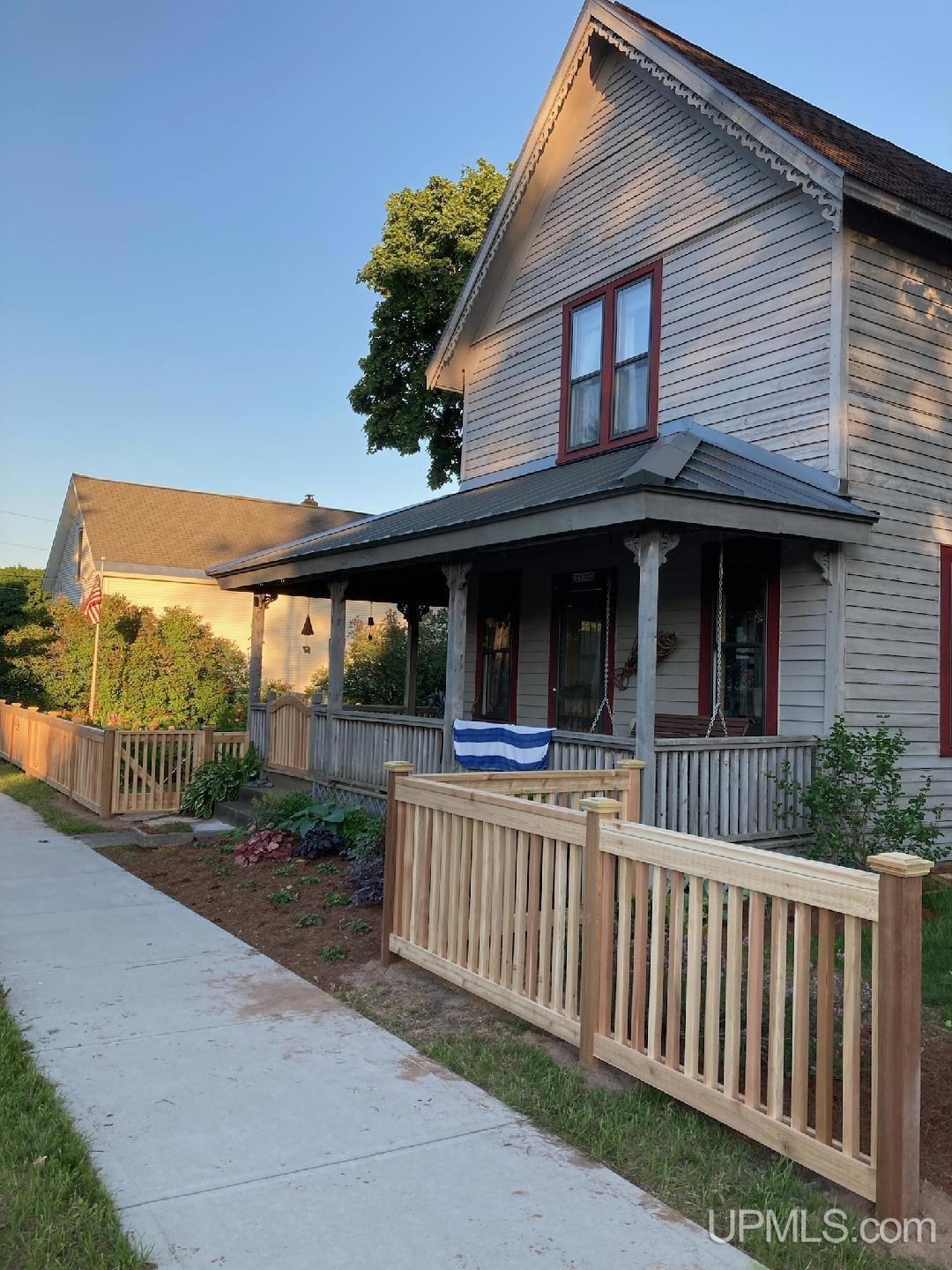 Under Contract $399,000