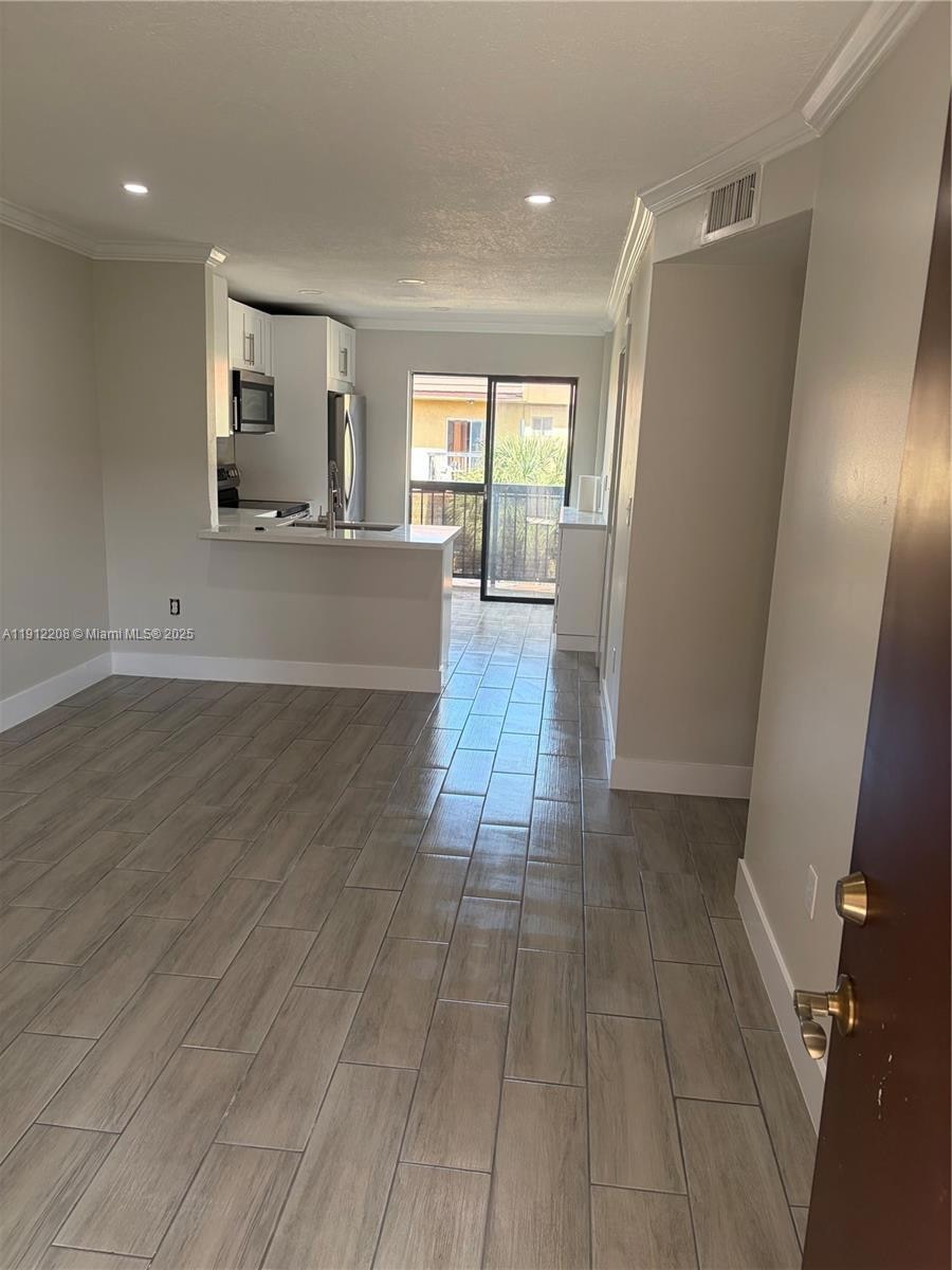 5460 W 21st Ct unit 410, Hialeah, FL 33016 - photo 1