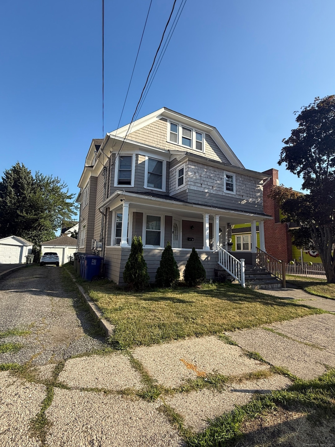 87 Manhattan Ave unit 2nd floor, Bridgeport, CT 06606 - photo 1