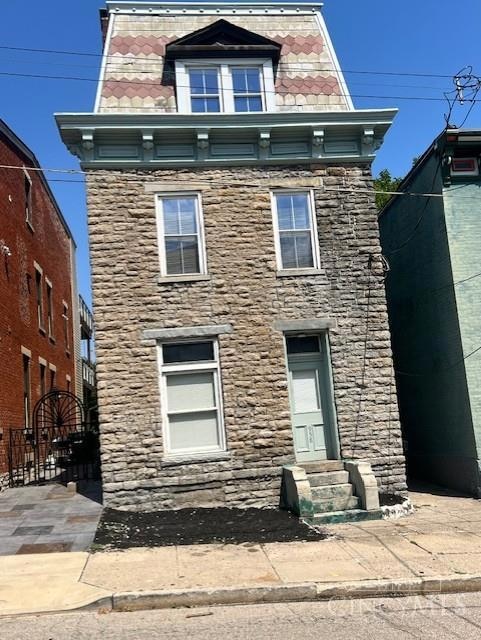 958 Hatch St, Cincinnati, OH 45202 - photo 1