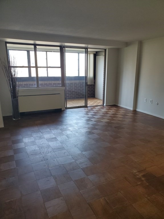 Hawthorne Place Condominium unit 7B, Boston, MA 02114 - photo 1