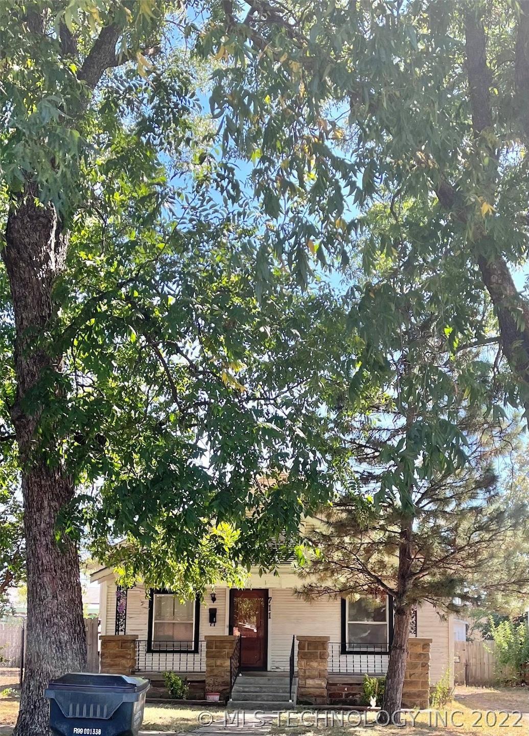 711 W Trudgeon St, Henryetta, OK 74437 - photo 1