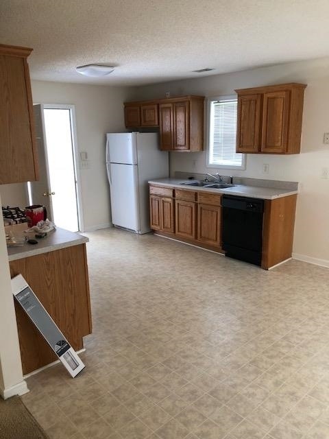 180 Waters Edge Dr, Locust Grove, GA 30248 - photo 1