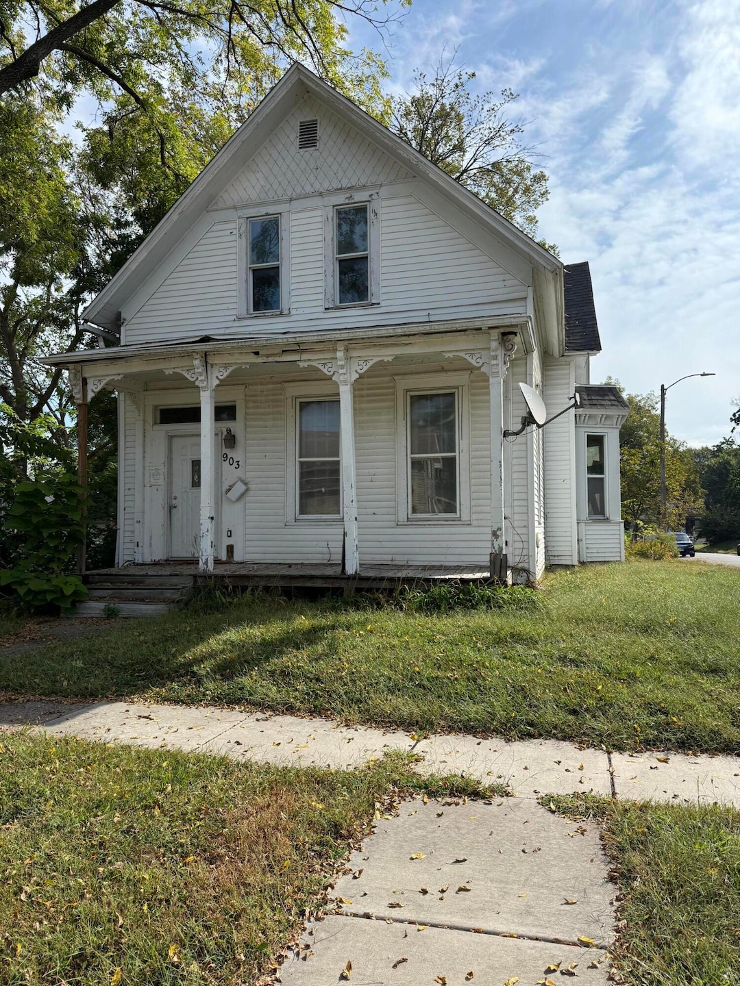 903 Vine St, Davenport, IA 52804 - photo 1