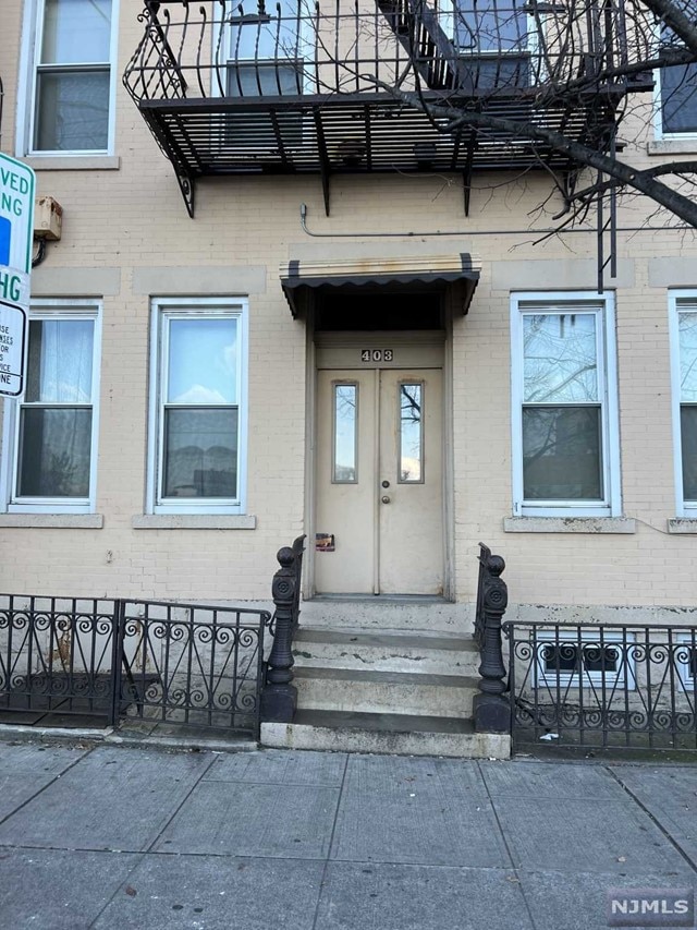 Sold $999,999 • Co-Listing Agent