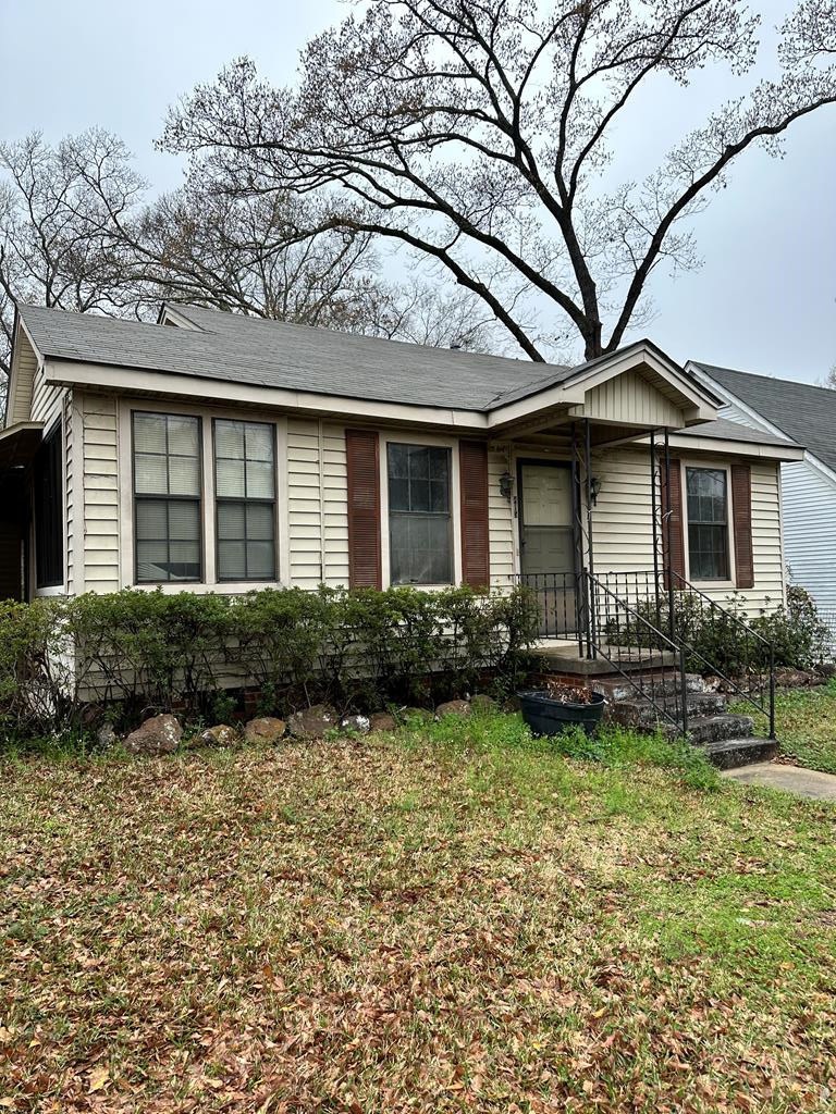 815 Howe St, McComb, MS 39648 - photo 1