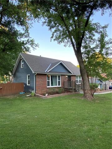 5717 Monrovia St, Shawnee, KS 66216 - photo 1