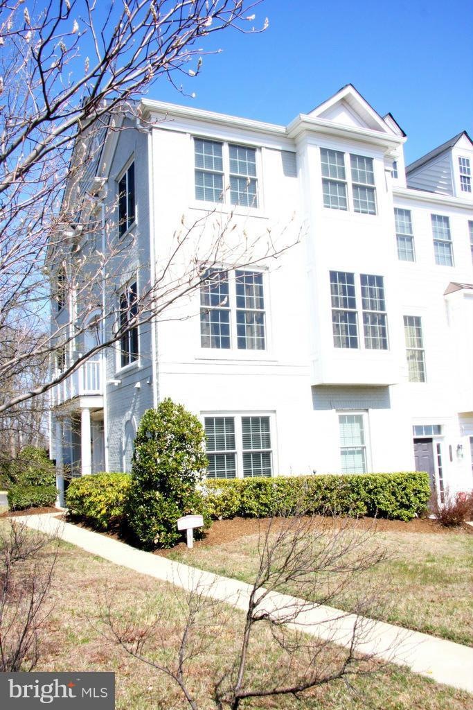 14701 Potomac Branch Dr unit 1, Woodbridge, VA 22191 - photo 1