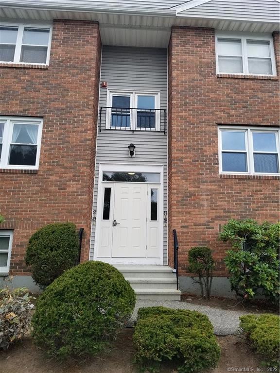 65 Carriage Dr unit 65, Milford, CT 06460 - photo 1