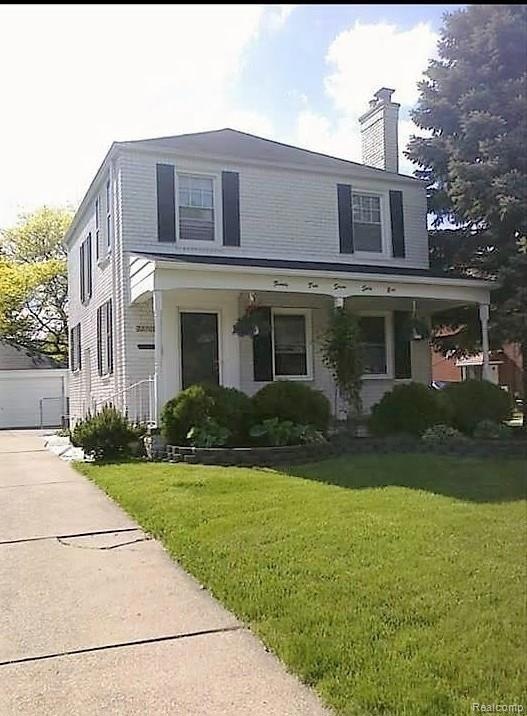 Great summer curb appeal!